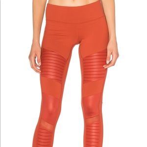 Alo Yoga Motto Leggings